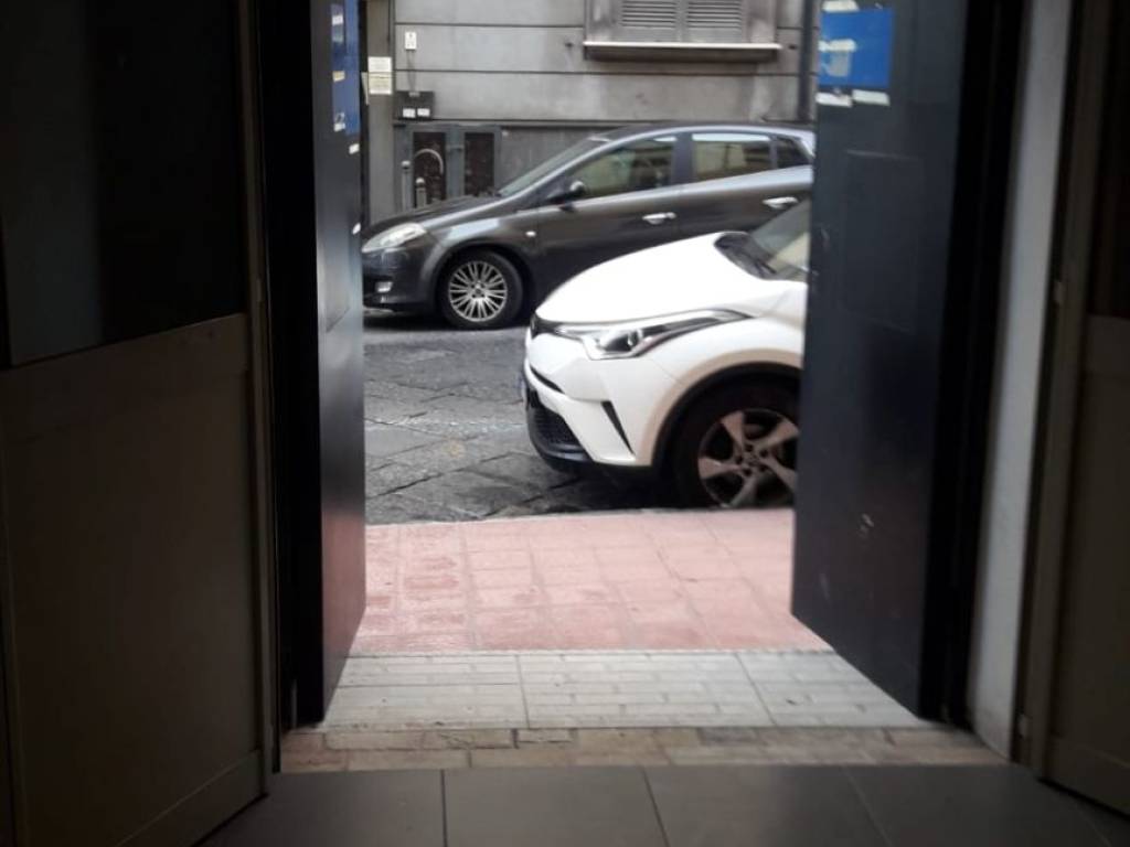 negozio in vendita a Pozzuoli