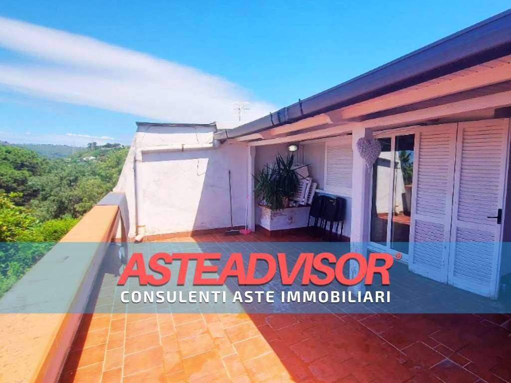 casa indipendente in vendita a Pozzuoli in zona Cuma