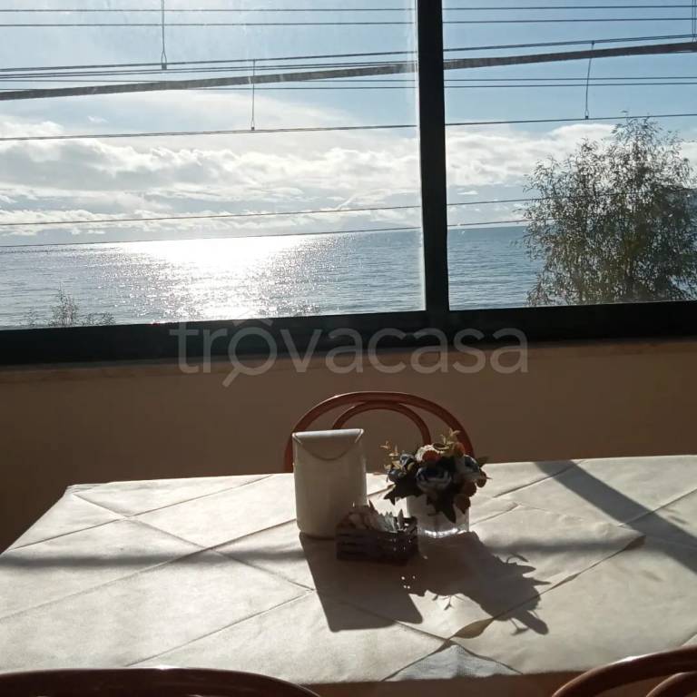 negozio in vendita a Pozzuoli