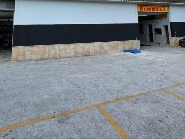 negozio in vendita a Pozzuoli