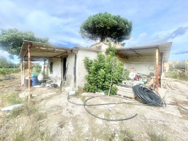 casa indipendente in vendita a Pozzuoli in zona Monterusciello