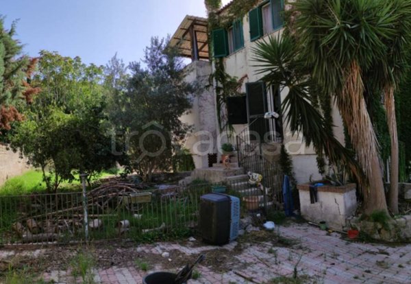 casa indipendente in vendita a Pozzuoli