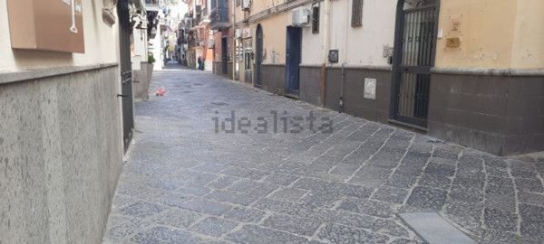 locale commerciale in vendita a Pozzuoli