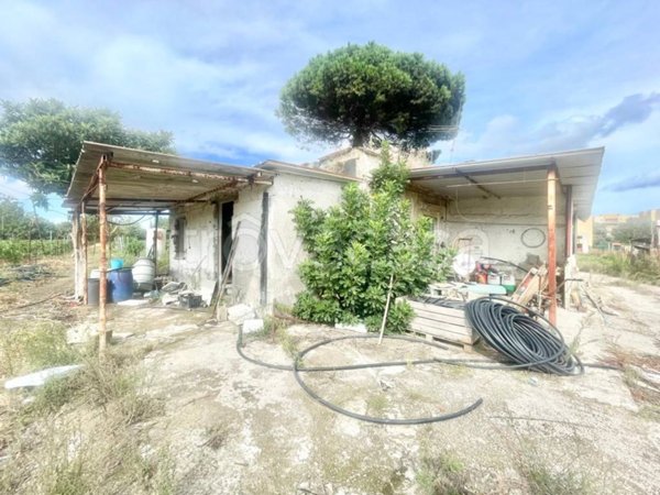 casa indipendente in vendita a Pozzuoli in zona Monterusciello