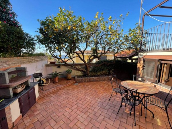 appartamento in vendita a Pozzuoli in zona Cuma