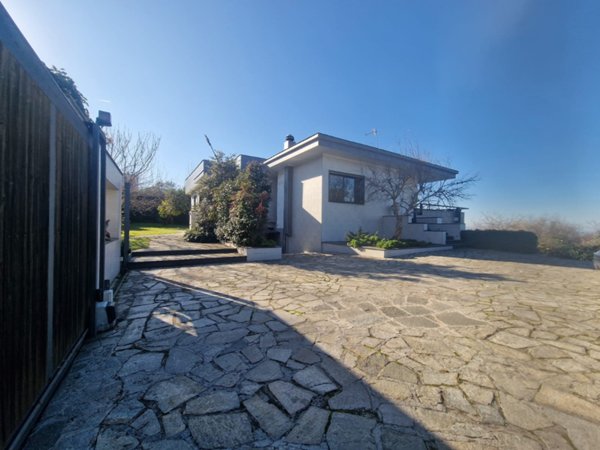 casa indipendente in vendita a Pozzuoli in zona Cuma