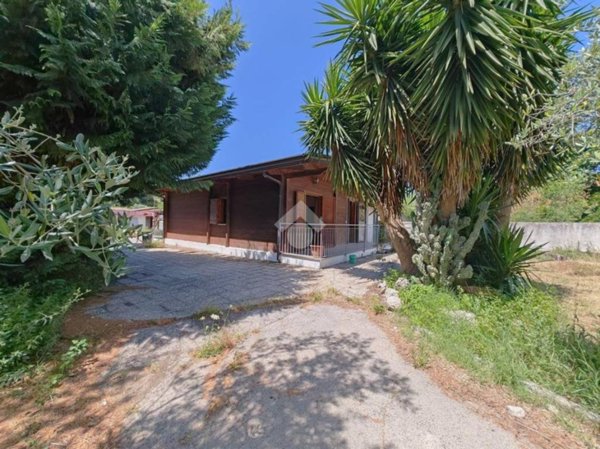 casa indipendente in vendita a Pozzuoli