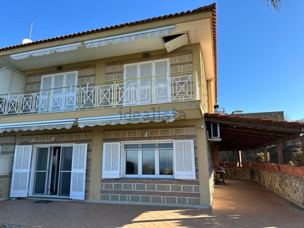 casa indipendente in vendita a Pozzuoli in zona Licola Lido