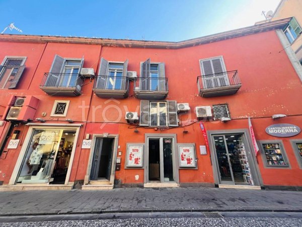 negozio in vendita a Pozzuoli
