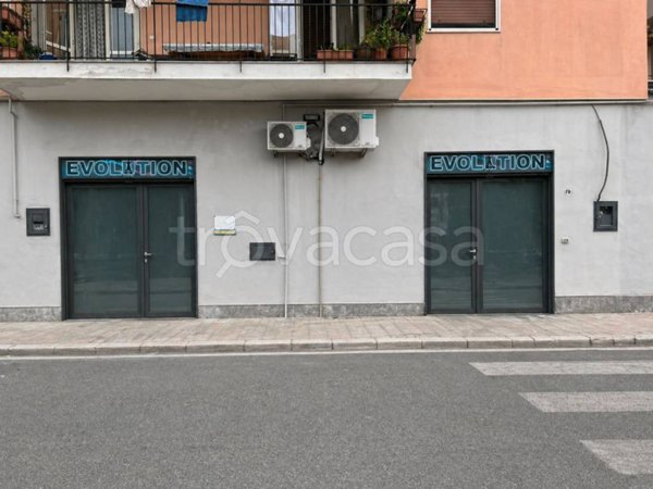 negozio in vendita a Pozzuoli in zona Monterusciello
