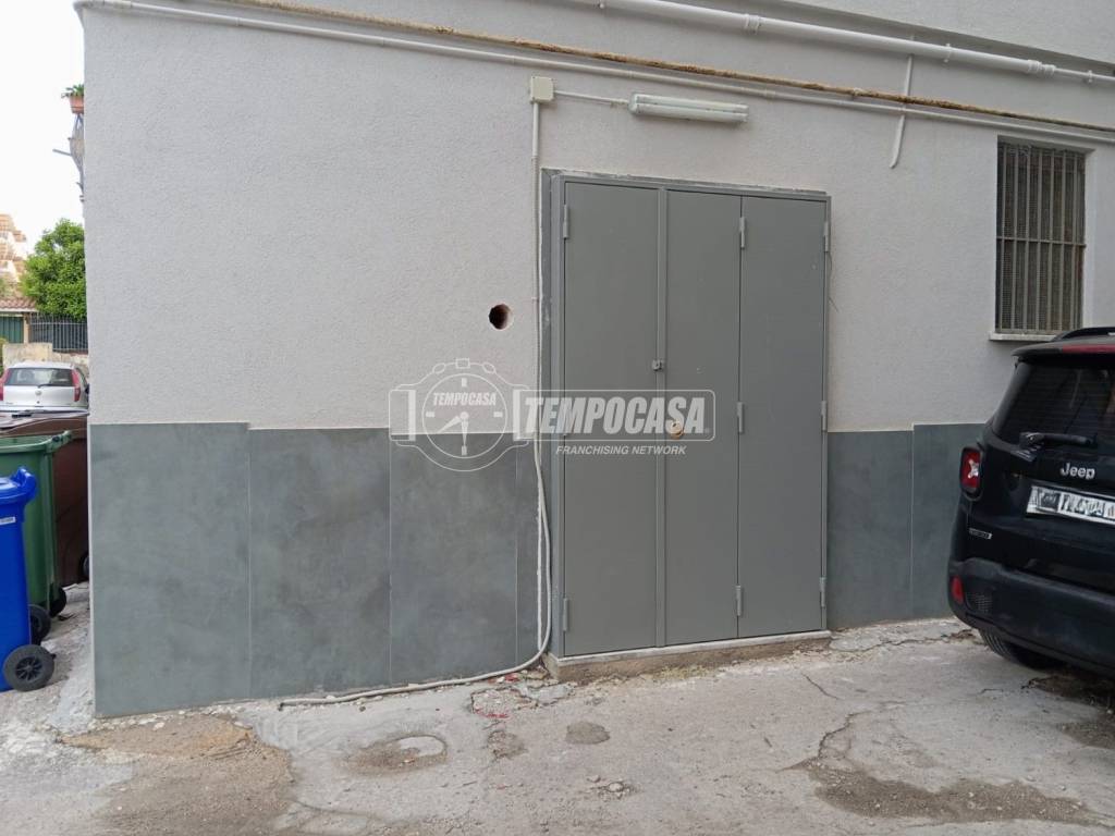 locale commerciale in vendita a Pozzuoli