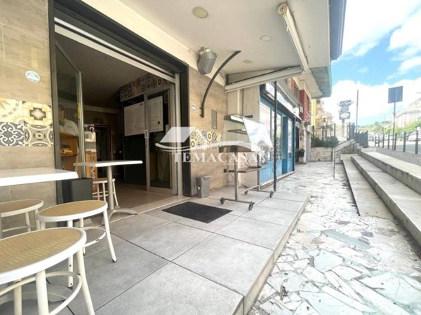 negozio in vendita a Pozzuoli in zona Solfatara