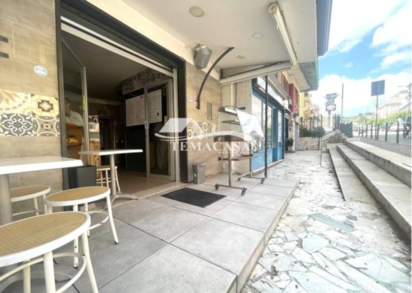 negozio in vendita a Pozzuoli in zona Solfatara