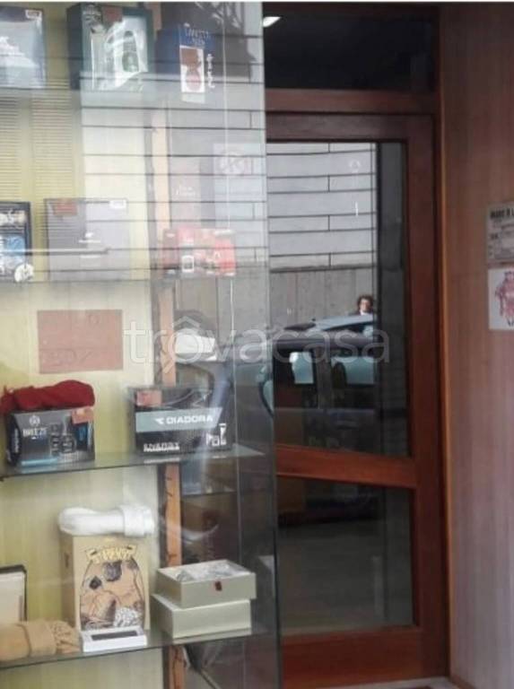 negozio in vendita a Pozzuoli