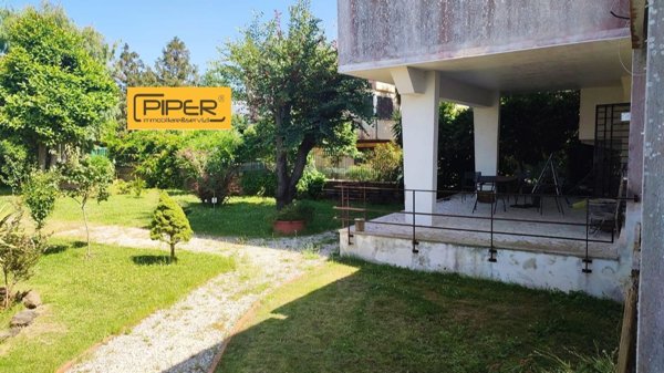 casa indipendente in vendita a Pozzuoli in zona Monterusciello