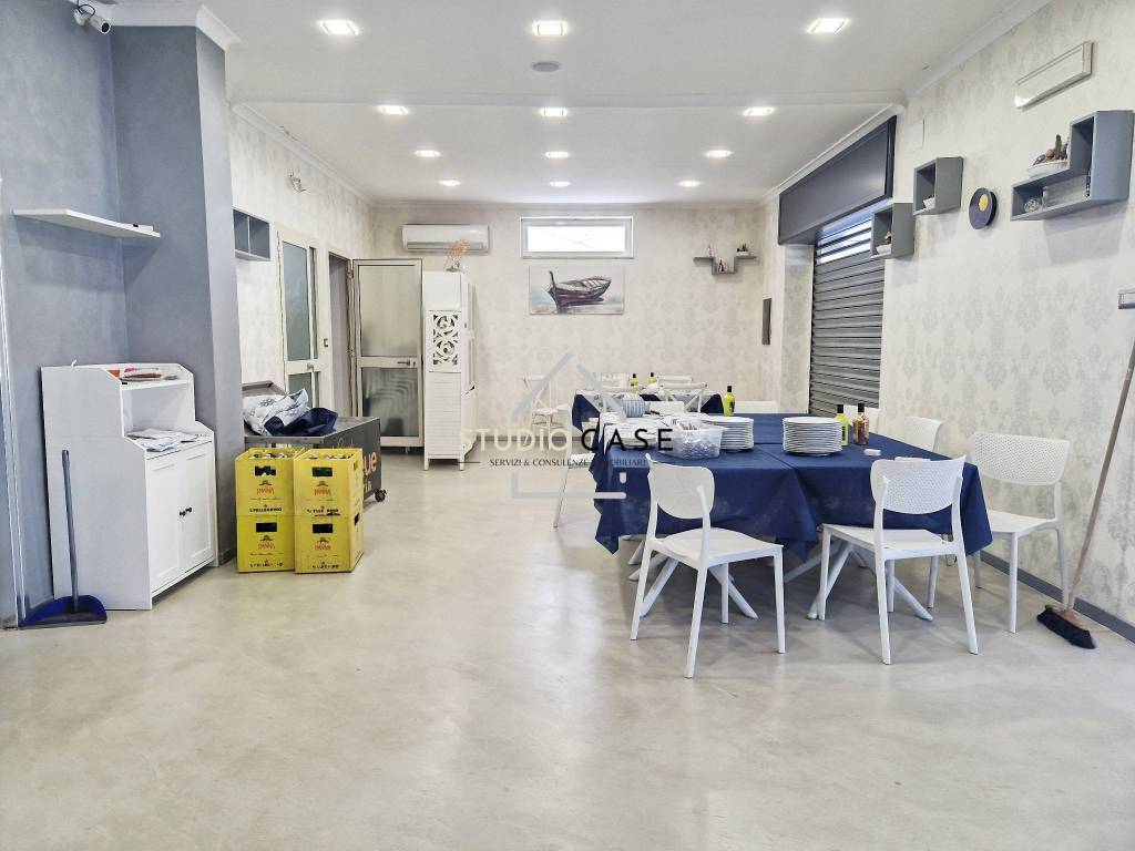 negozio in vendita a Pozzuoli in zona Arco Felice