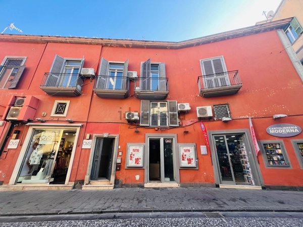 locale commerciale in vendita a Pozzuoli