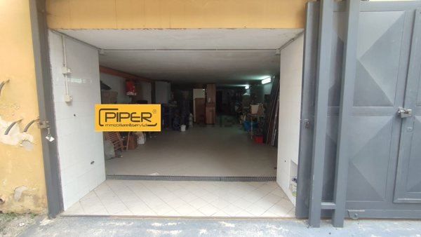 locale commerciale in vendita a Pozzuoli in zona Arco Felice