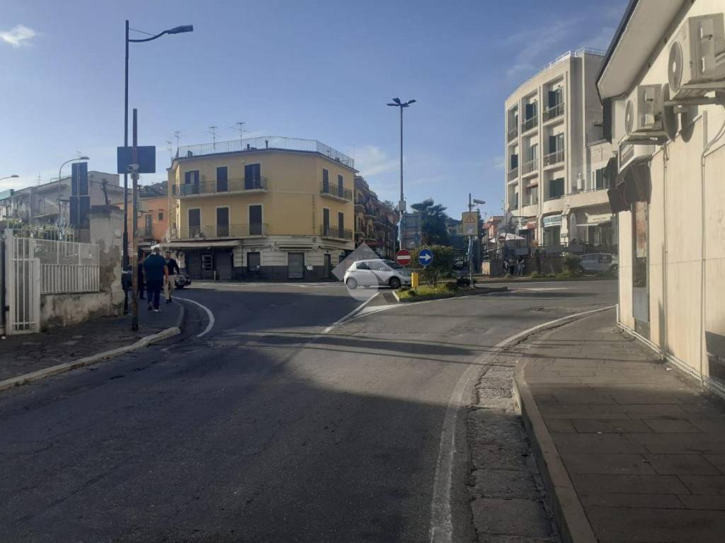 negozio in vendita a Pozzuoli in zona Arco Felice