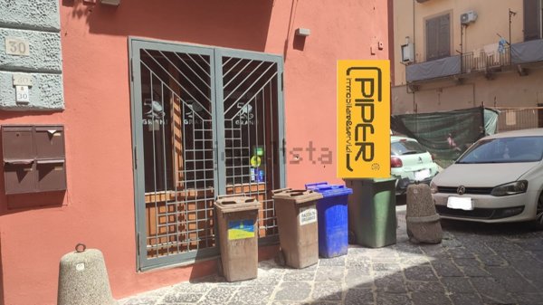 locale commerciale in vendita a Pozzuoli