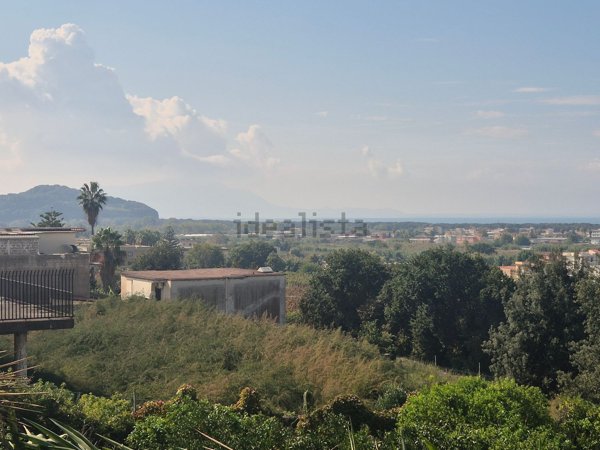 casa indipendente in vendita a Pozzuoli