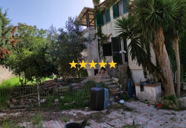 casa indipendente in vendita a Pozzuoli