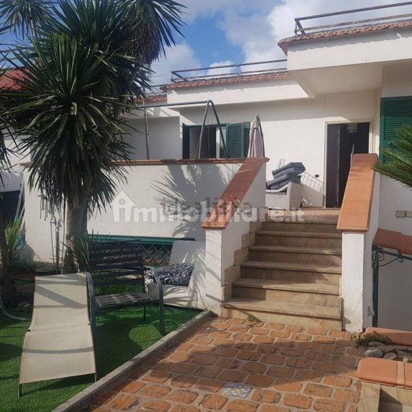casa indipendente in vendita a Pozzuoli