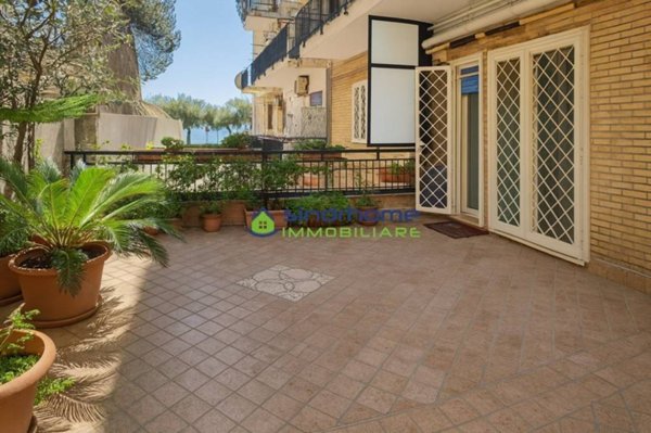 appartamento in vendita a Pozzuoli in zona Lucrino