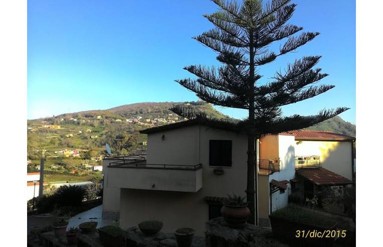 casa indipendente in vendita a Pozzuoli in zona Monterusciello