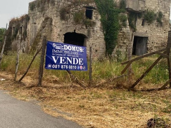 intera palazzina in vendita a Pozzuoli in zona Monterusciello