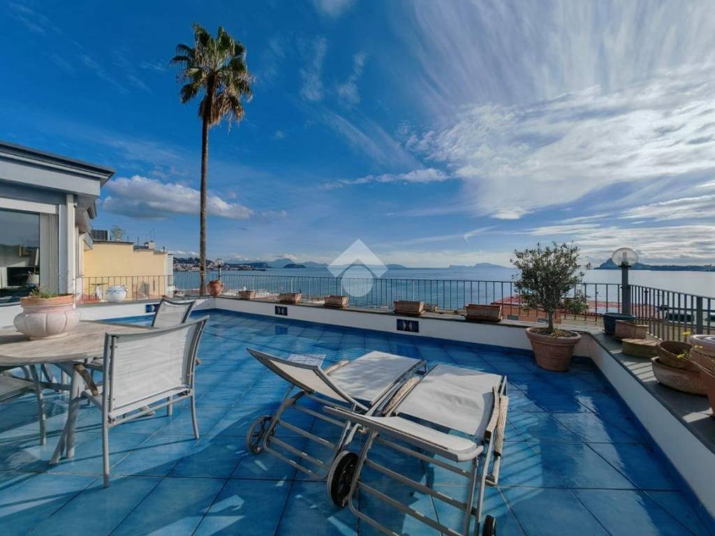 appartamento in vendita a Pozzuoli in zona Lucrino