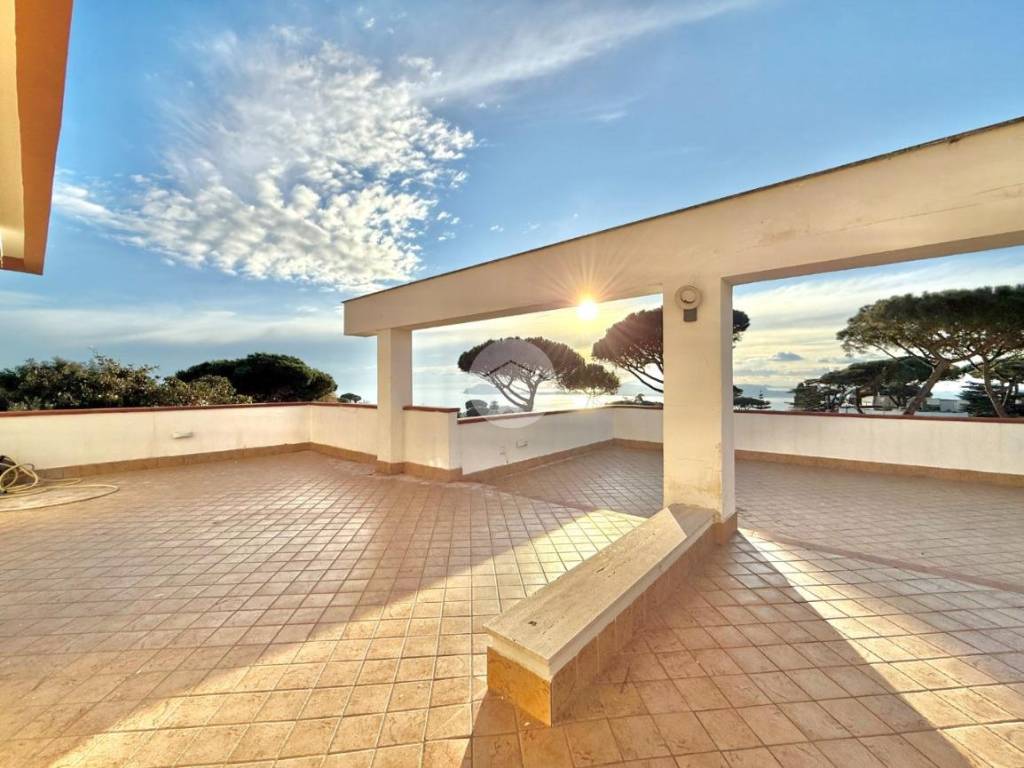 quadrivano in vendita a Pozzuoli in zona Cuma