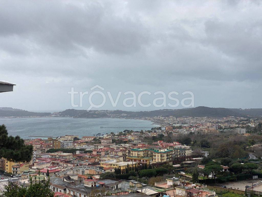 appartamento in vendita a Pozzuoli in zona Solfatara