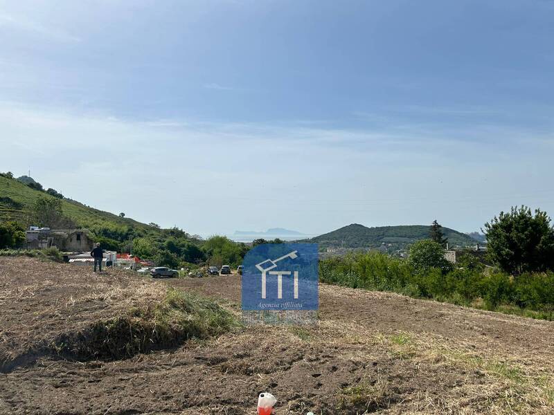 casa indipendente in vendita a Pozzuoli in zona Monterusciello
