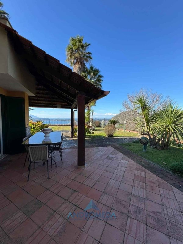 casa indipendente in vendita a Pozzuoli