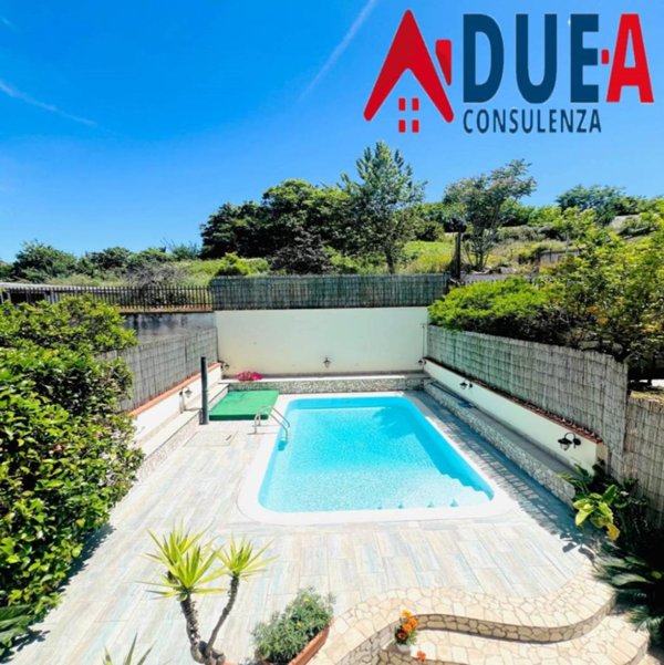 casa indipendente in vendita a Pozzuoli in zona Monterusciello