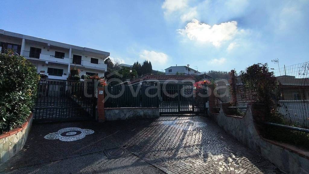 casa indipendente in vendita a Pozzuoli in zona Monterusciello