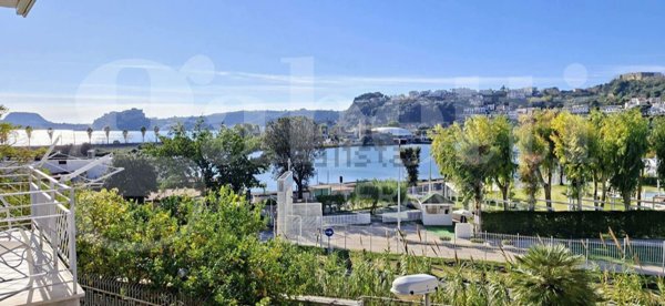 appartamento in vendita a Pozzuoli in zona Lucrino