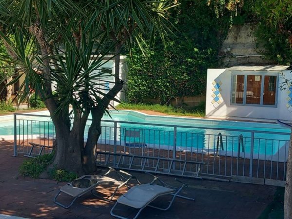 casa indipendente in vendita a Pozzuoli in zona Arco Felice