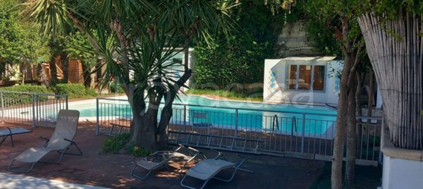 casa indipendente in vendita a Pozzuoli in zona Arco Felice