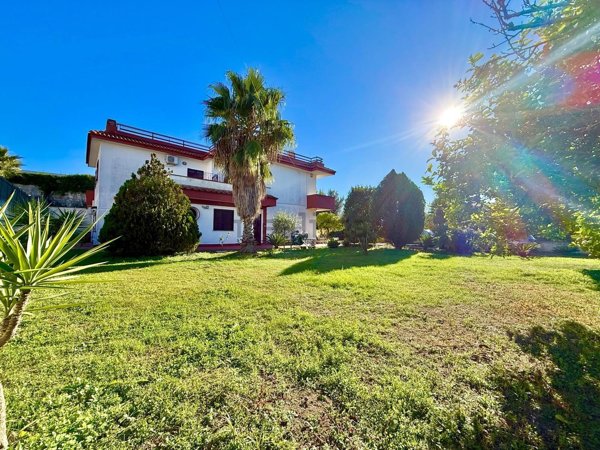 casa indipendente in vendita a Pozzuoli
