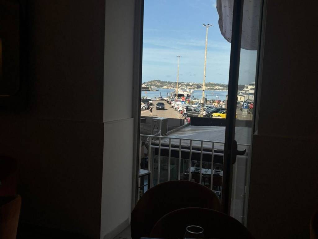 negozio in vendita a Pozzuoli