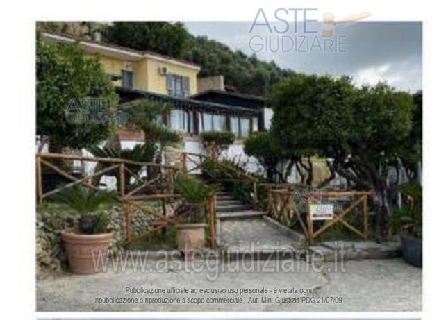 negozio in vendita a Pozzuoli