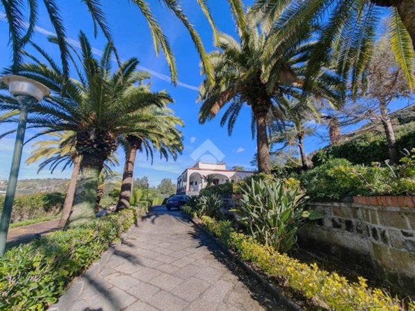 villa in vendita a Pozzuoli in zona Arco Felice