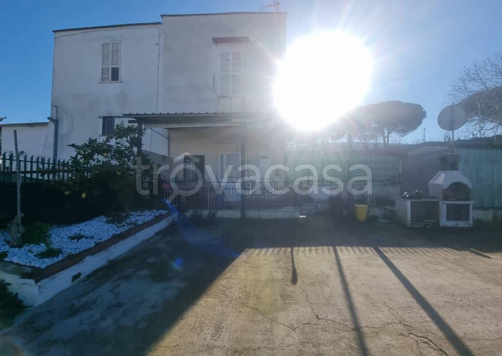casa indipendente in vendita a Pozzuoli in zona Monterusciello
