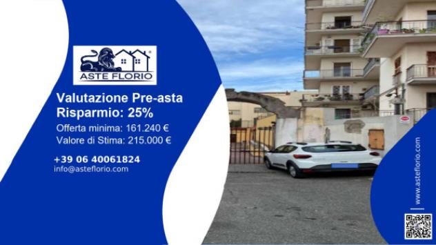 locale commerciale in vendita a Pozzuoli