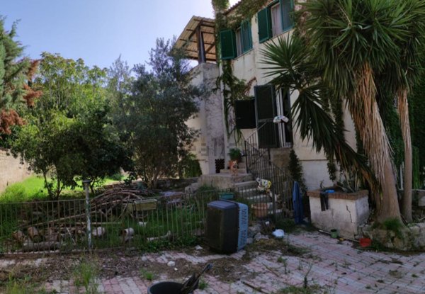 casa indipendente in vendita a Pozzuoli