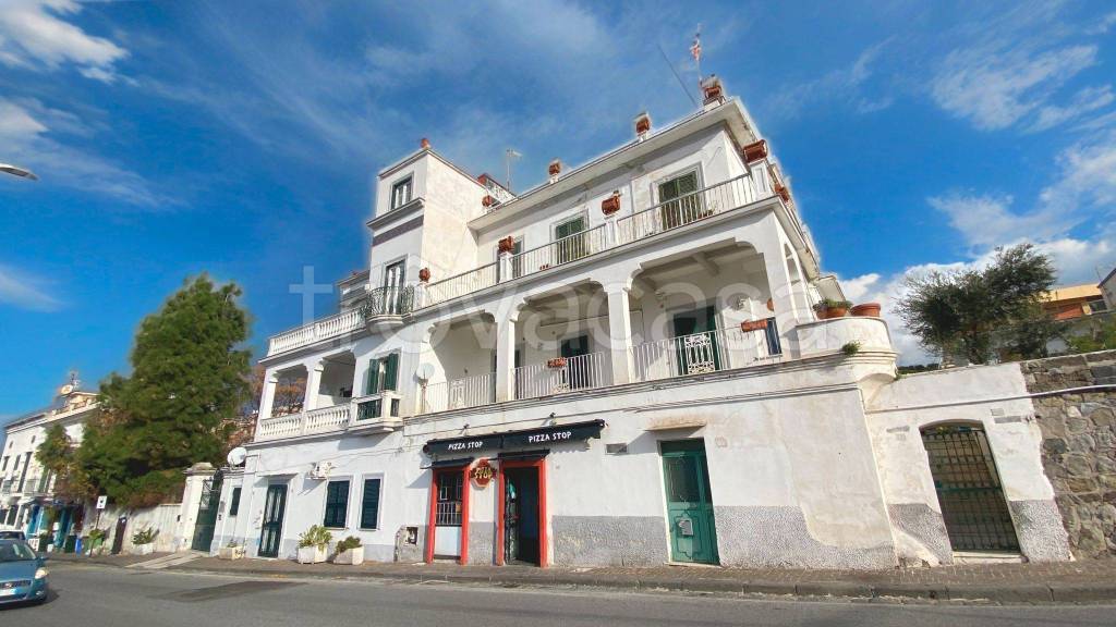 casa indipendente in vendita a Pozzuoli in zona Solfatara