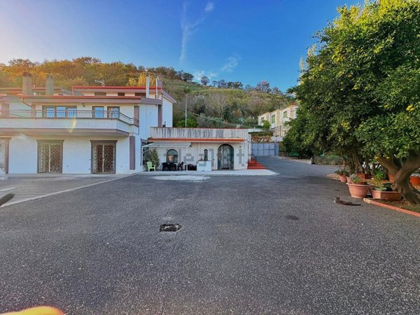 casa indipendente in vendita a Pozzuoli