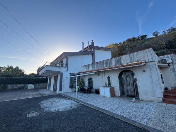 casa indipendente in vendita a Pozzuoli